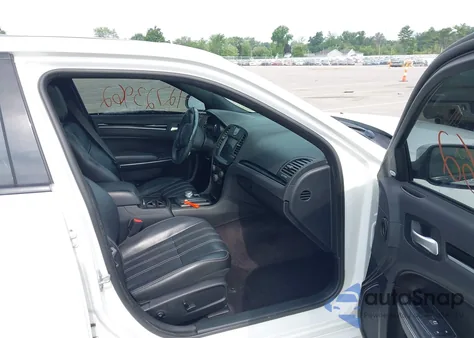 2018 Chrysler 300 S z USA, uszkodzony, nr VIN 2C3CCAGG2JH151758